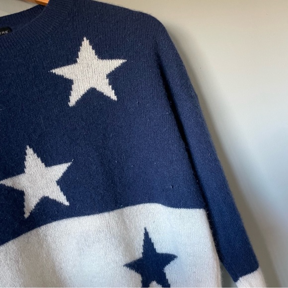 360 Cashmere Abi Asymmetrical Hem Star Print Cashmere Sweater Navy size small - Picture 10 of 15